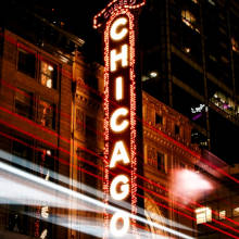 cartell lluminós del musical chicago